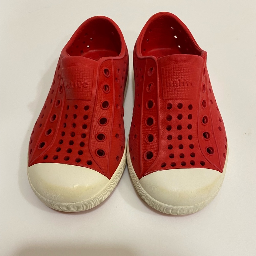 Native Jefferson Kids Slip-On Shoes in Red